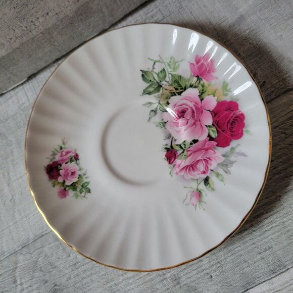 Royal Winchester Bone China Tea Cup & Saucer Set With Pink & Red Roses Gold Trim - Picture 2 of 7